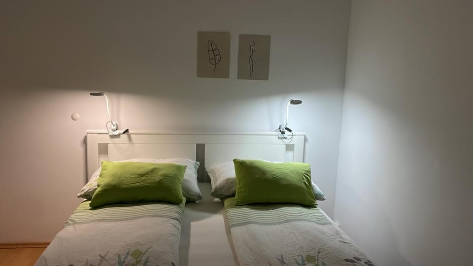Central Vienna Suite - Authentic Comfort, Self Check-In, AC, Disney& Netflix Apartment in Vienna