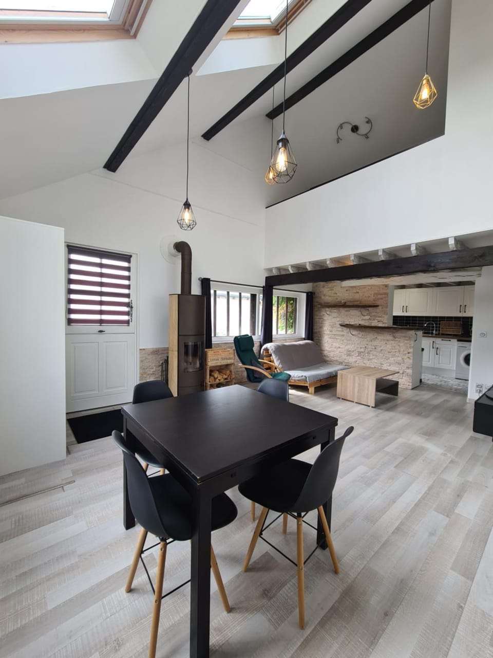 Living room, Dining area, pet friendly