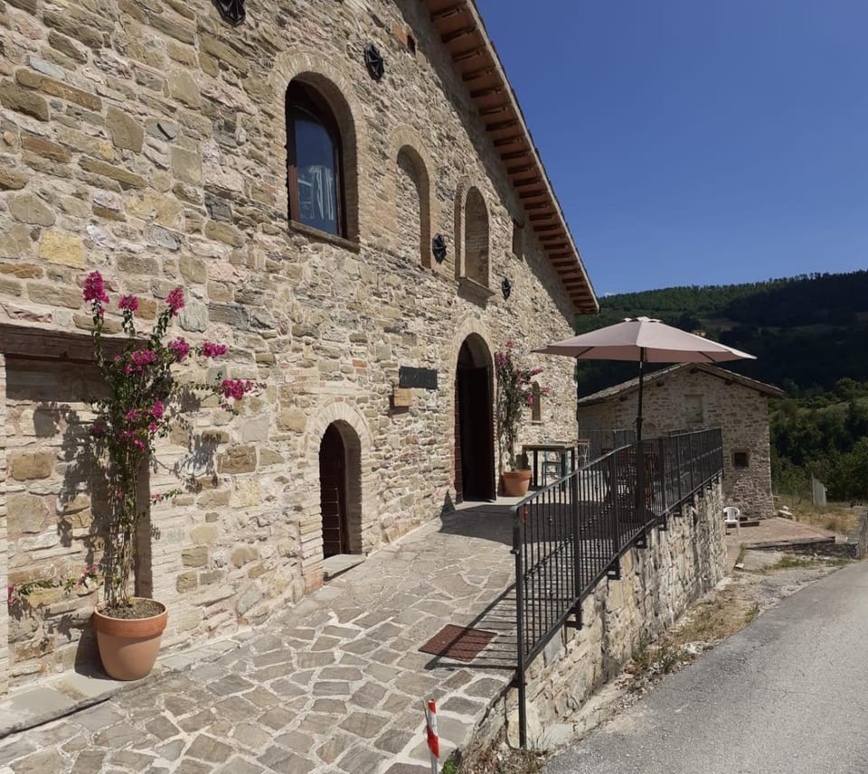 Property building, Facade/entrance, Balcony/Terrace