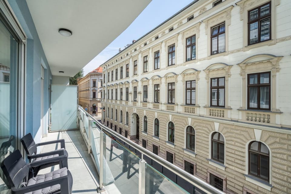 Neighbourhood, Balcony/Terrace, Street view