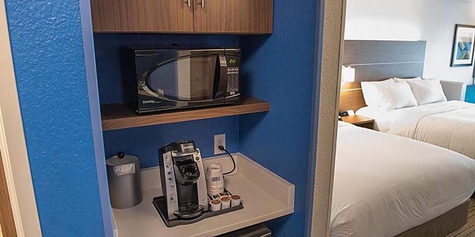 Coffee/tea facilities, minibar