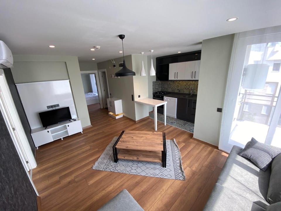 Coffee/tea facilities, Kitchen or kitchenette, Living room, Seating area, Dining area