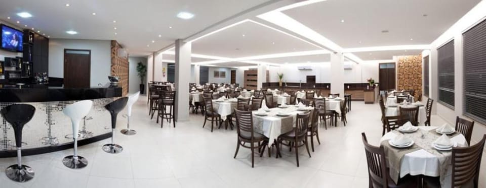 Restaurant/places to eat, Lounge or bar