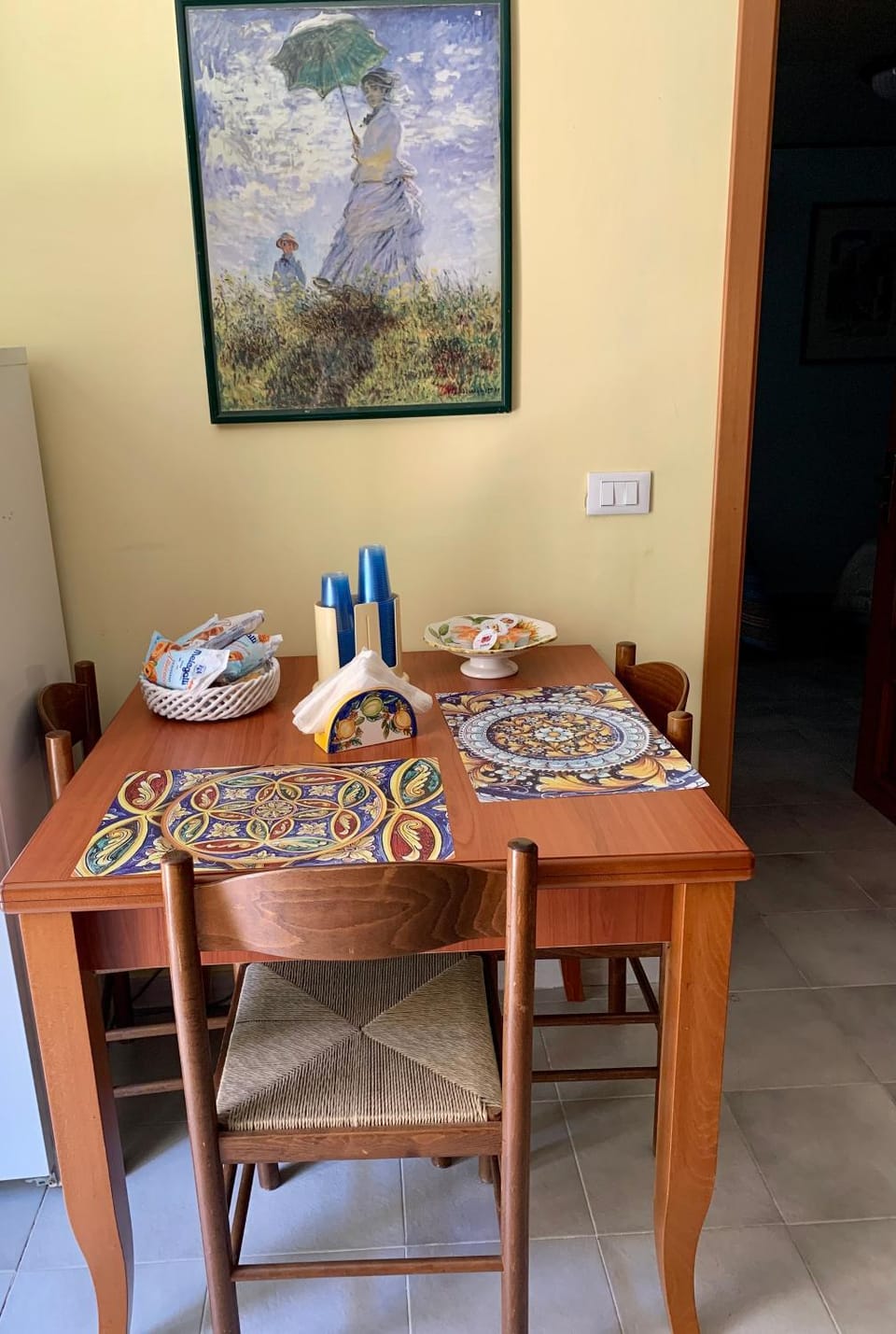 Food and drinks, Dining area, Food