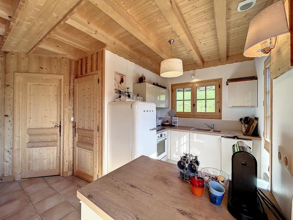 Demi-chalet duplex proche télécabine avec WiFi - FR-1-560-6 Cabin in Combloux
