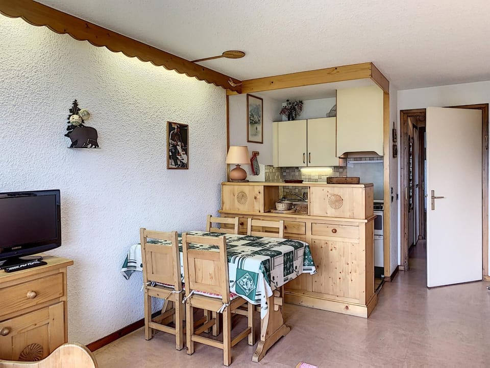 Studio agréable au centre de Combloux avec parking - FR-1-560-35 Apartment in Combloux