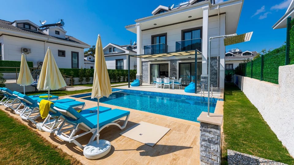 Property building, Patio, Swimming pool, sunbed