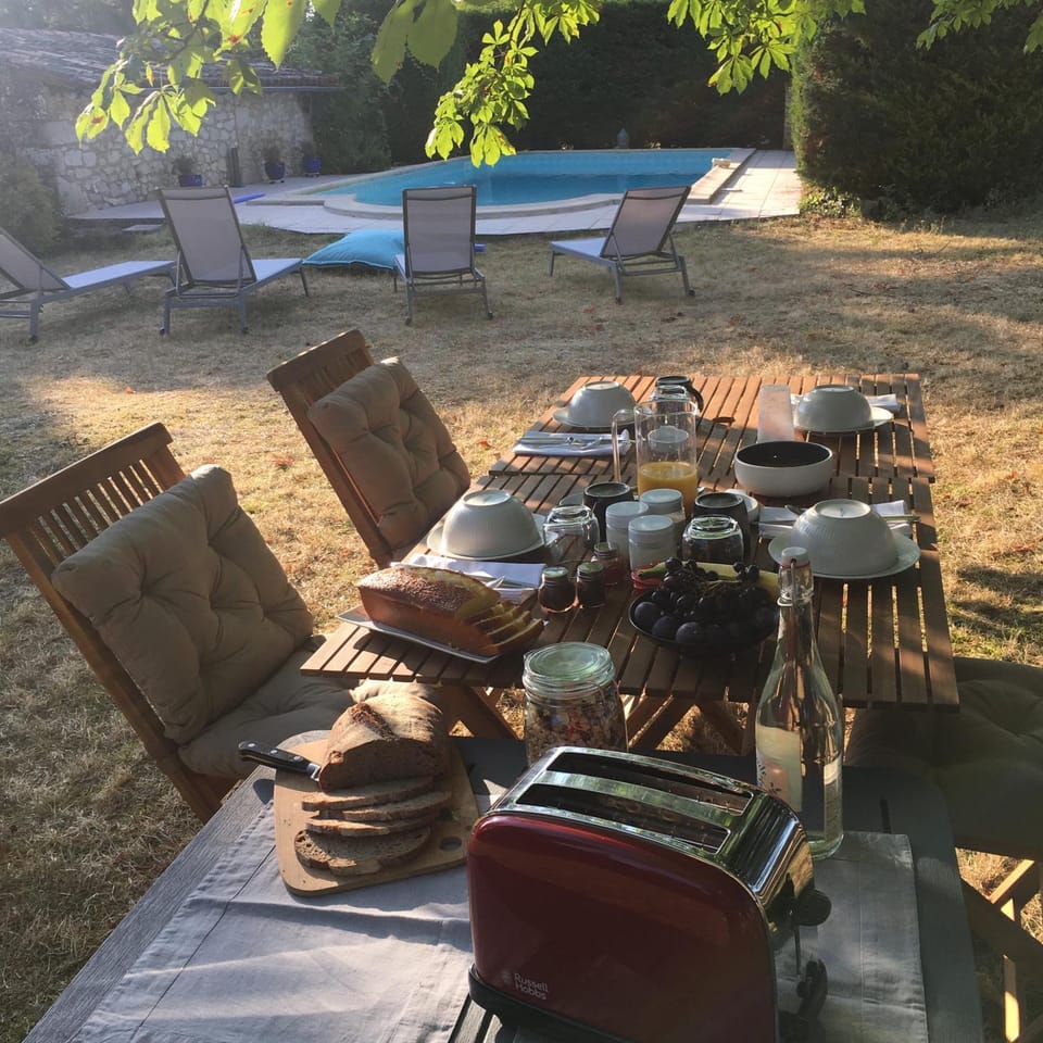 Swimming pool, Breakfast