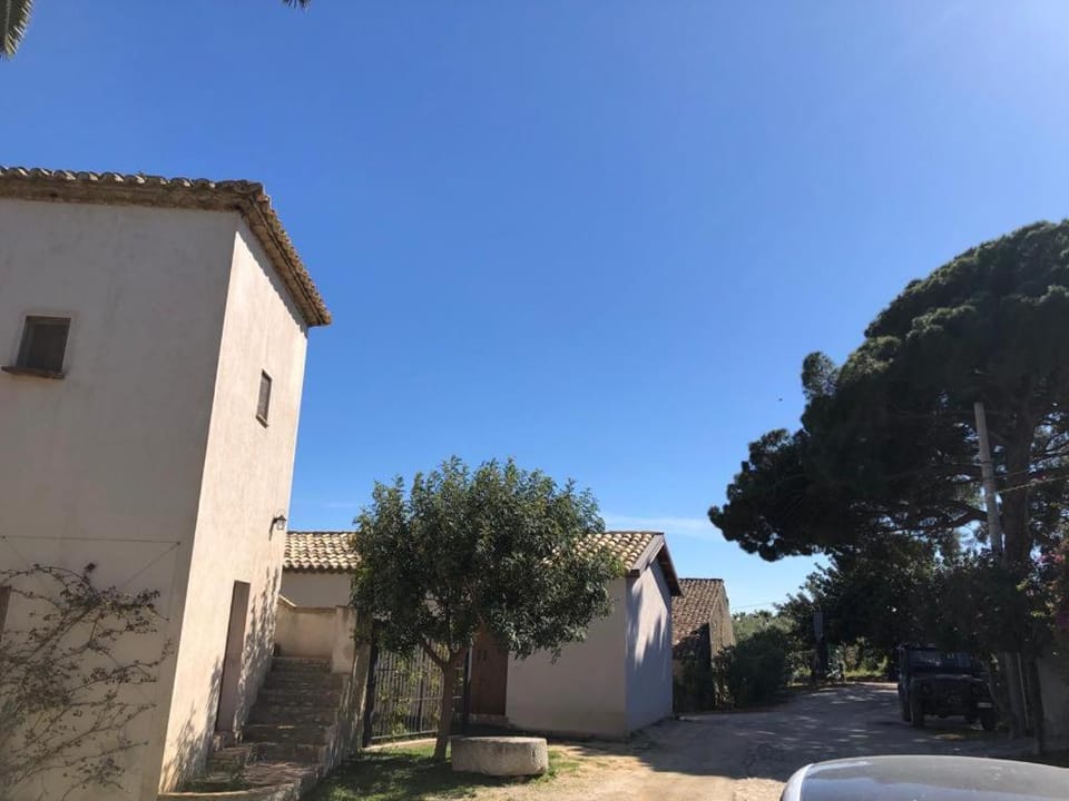 La Casa del carrubo di Borgo Carbone Country House in Calabria