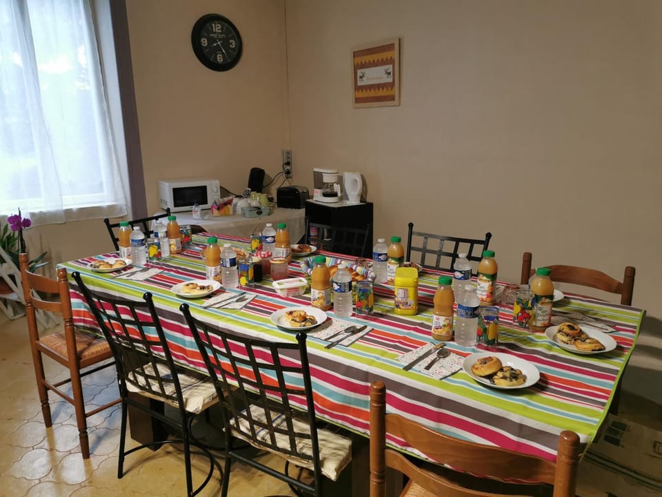 Coffee/tea facilities, Dining area, Breakfast