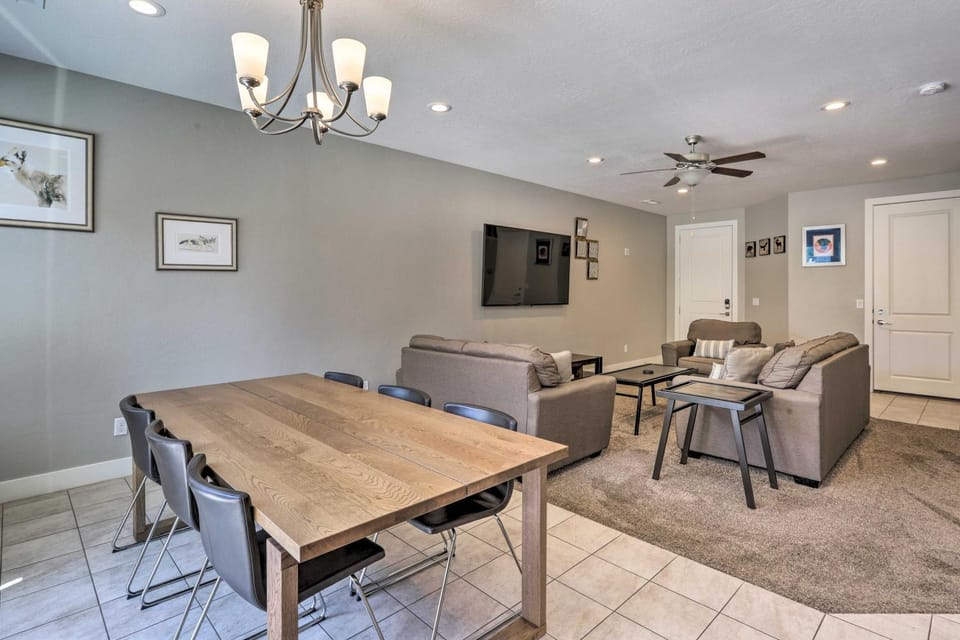 Luxury Downtown Moab Townhome w/ Pool Access! House in Moab