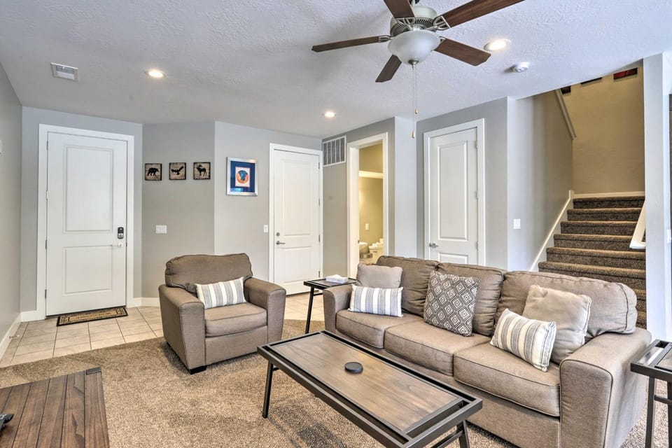 Luxury Downtown Moab Townhome w/ Pool Access! House in Moab
