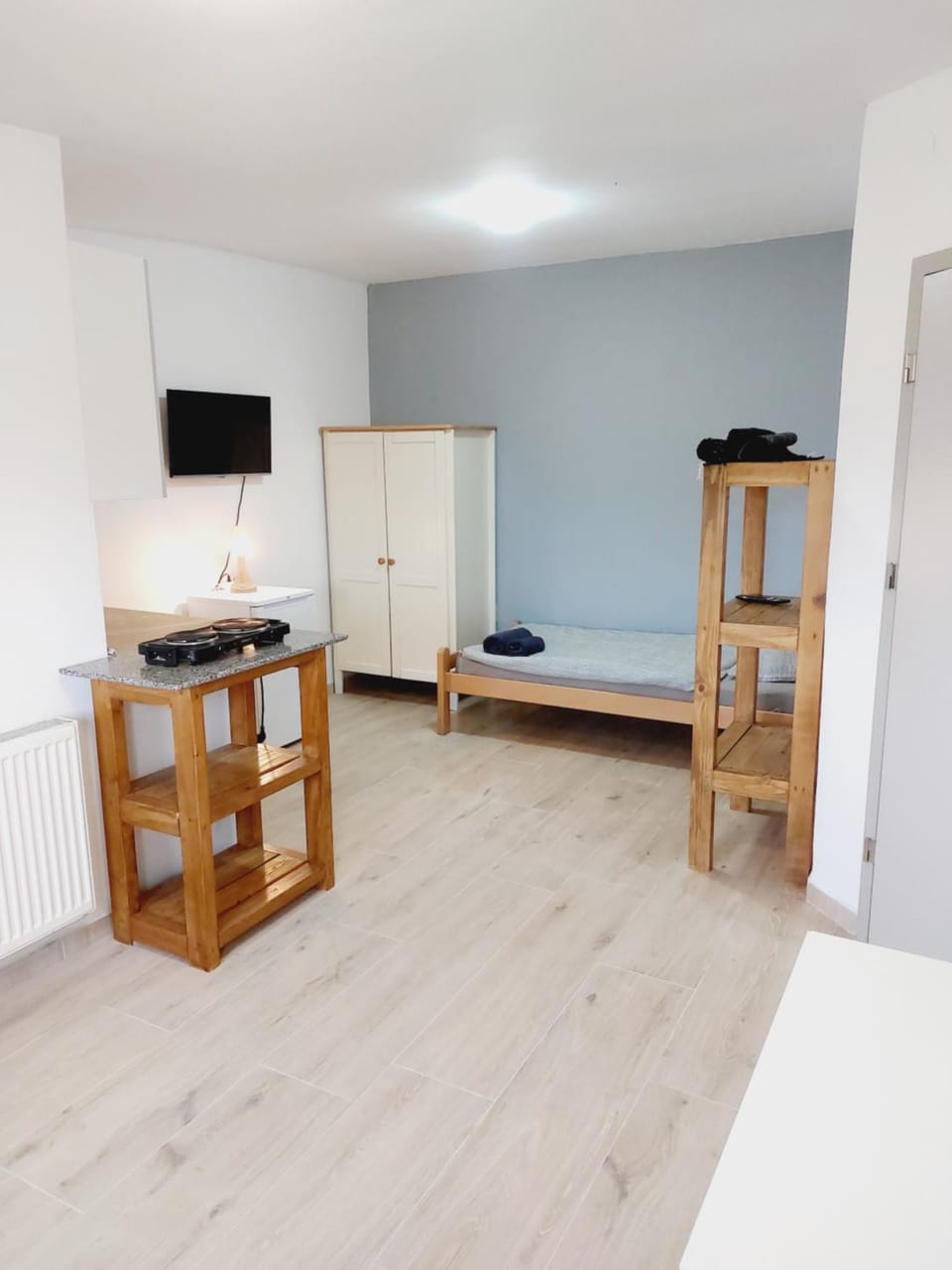 Bed, Kitchen or kitchenette, Photo of the whole room