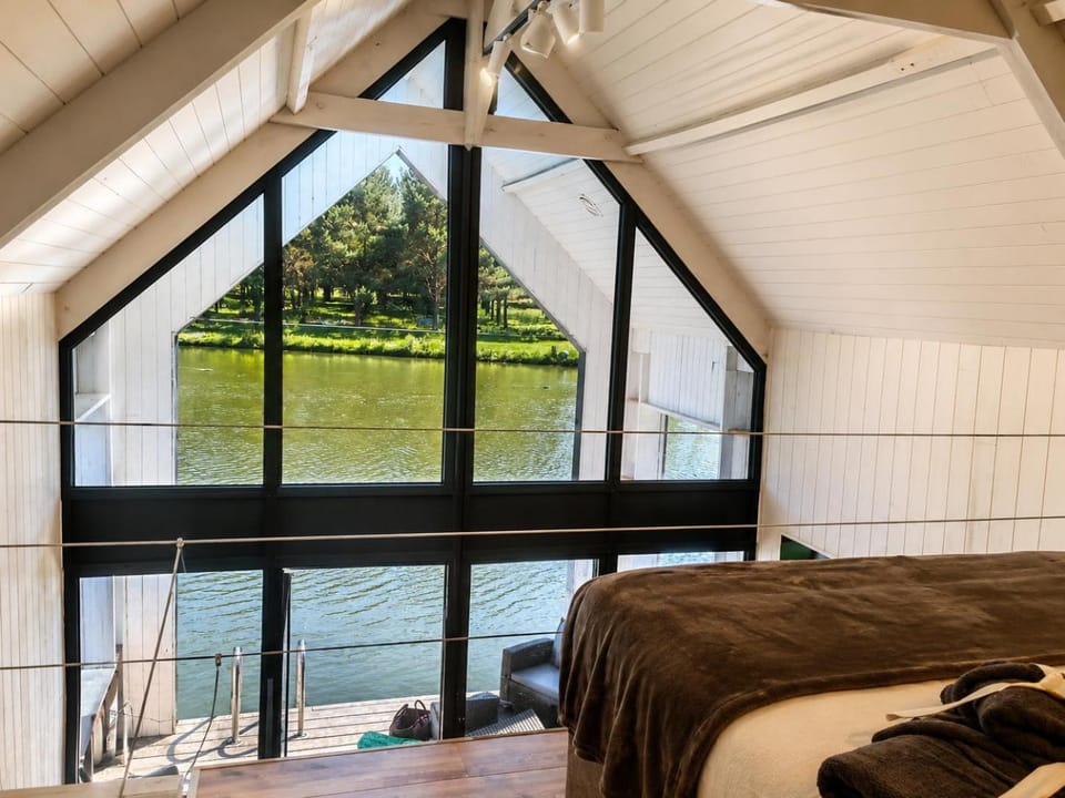 Les Kabanes de Kerforn Docked boat in Brittany