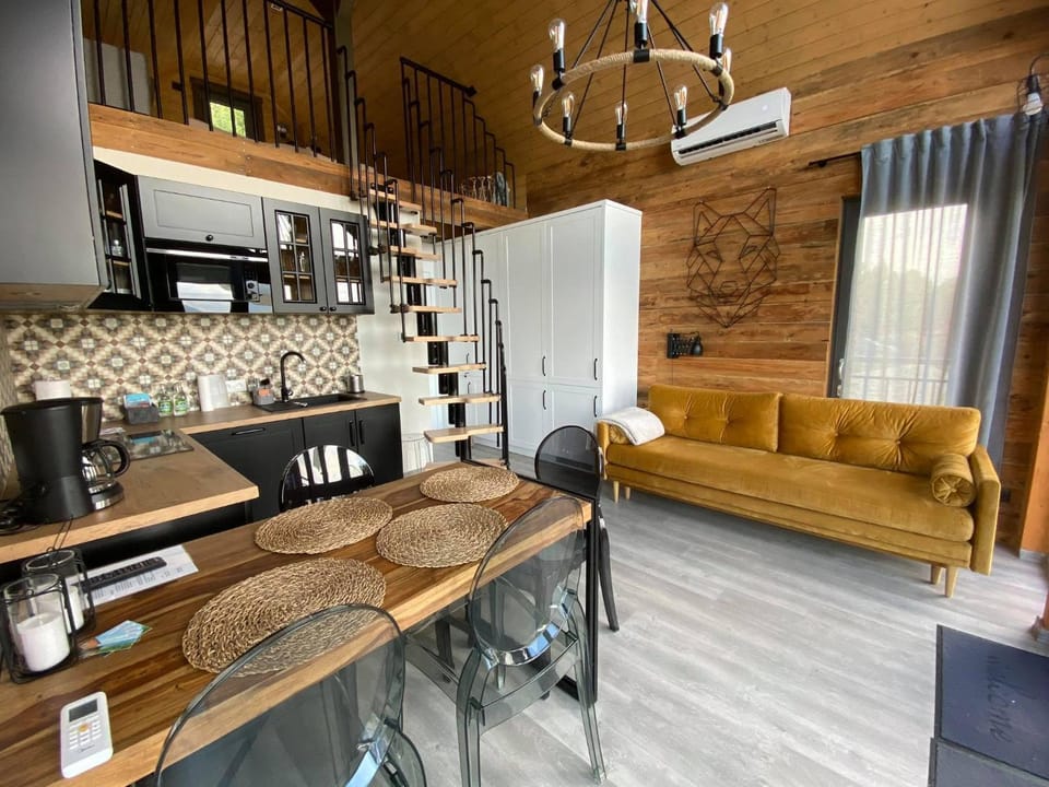 Kitchen or kitchenette, Living room