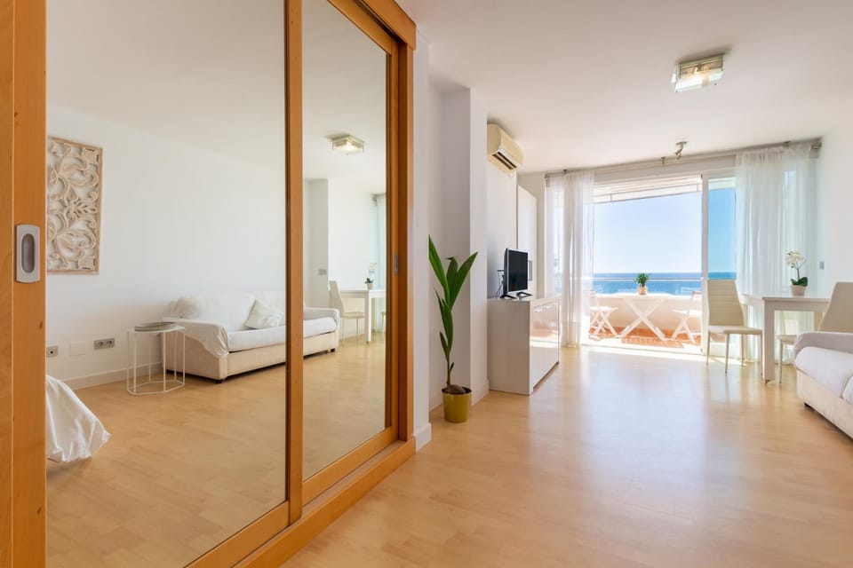 Roca Chica - Parking - Frente Playa - Terraza - Wifi - Bajondillo y Carihuela Apartment in Torremolinos