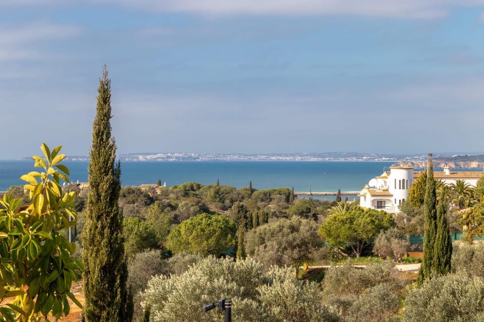 Villa Ocean Blue Ocean views Walk to beach Pool Villa in Ferragudo