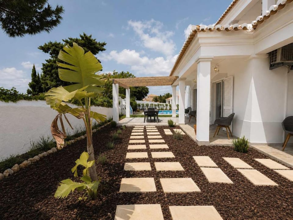 Villa Ocean Blue Ocean views Walk to beach Pool Villa in Ferragudo