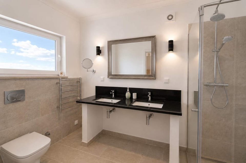 Villa Ocean Blue Ocean views Walk to beach Pool Villa in Ferragudo