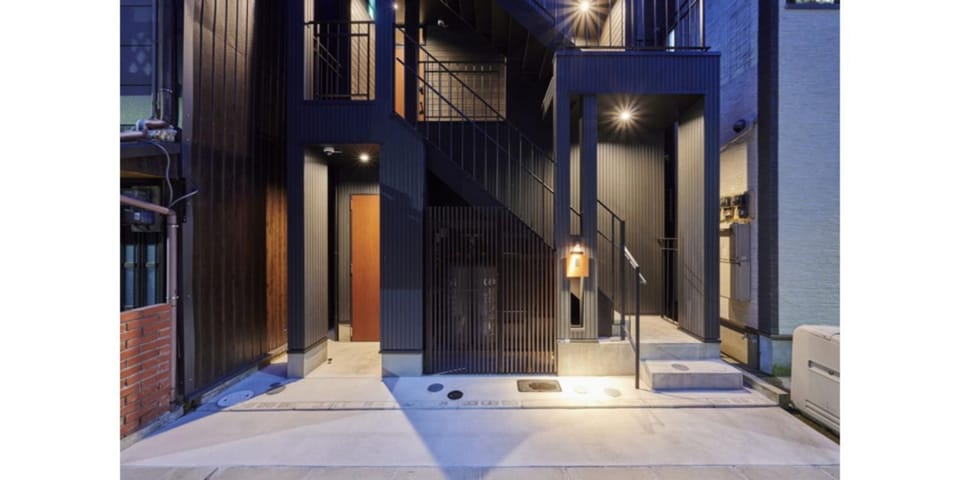 Facade/entrance