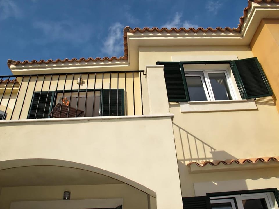Property building, Balcony/Terrace, On site