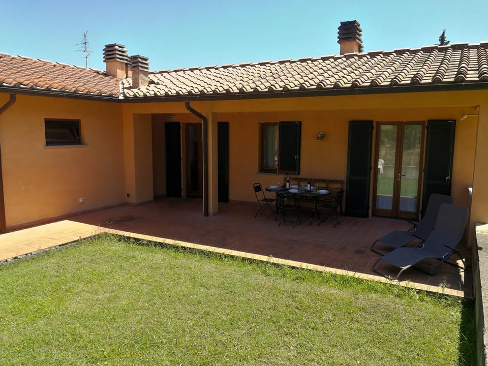 Property building, Garden, Balcony/Terrace, Dining area, Garden view