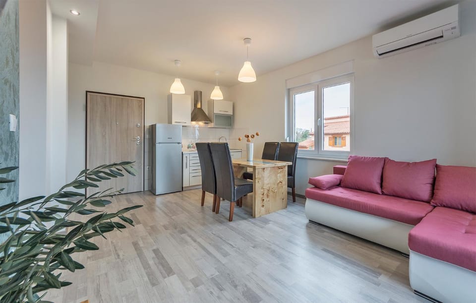 2 BEDROOM APARTMENT PEROJ Apartment in Fažana