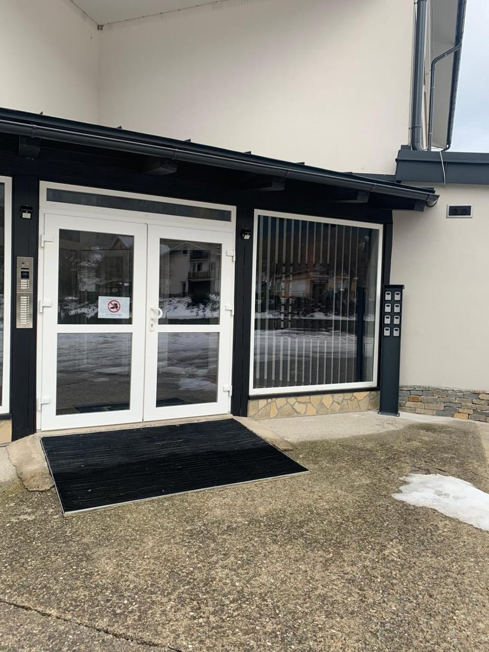 Facade/entrance