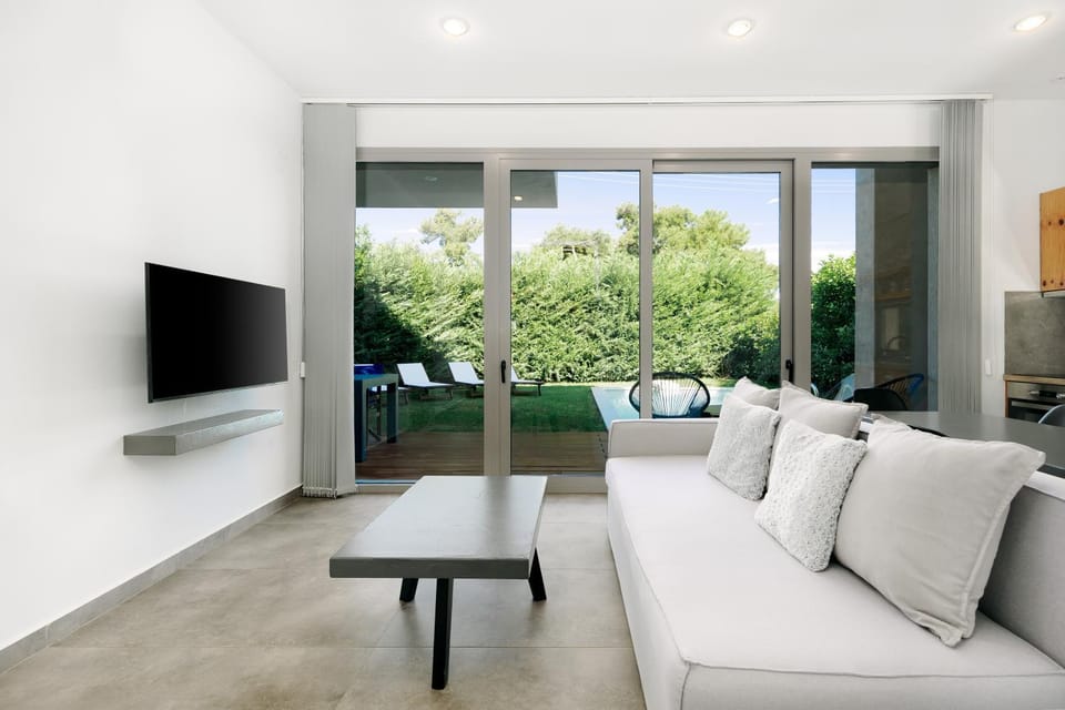 Communal lounge/ TV room, TV and multimedia, Living room, Seating area