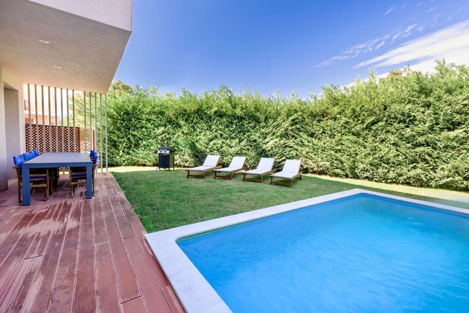 Day, Swimming pool, sunbed