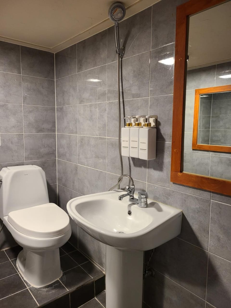 Batwo Stay - For foreigners only Bed and Breakfast in Seoul