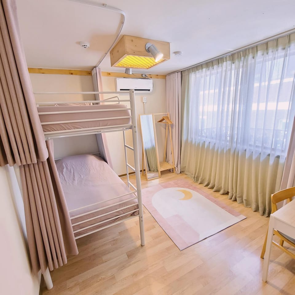 Photo of the whole room, Bedroom, bunk bed