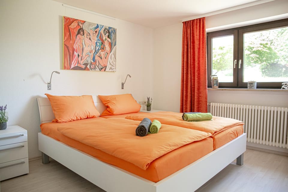 Photo of the whole room, Bedroom