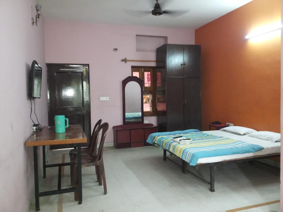 Seating area, Area and facilities