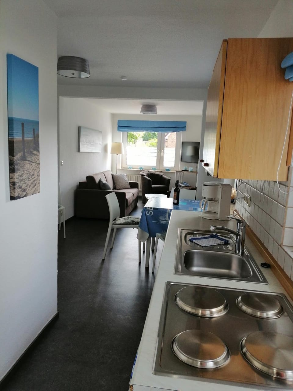 Kitchen or kitchenette, Living room, Seating area, Dining area