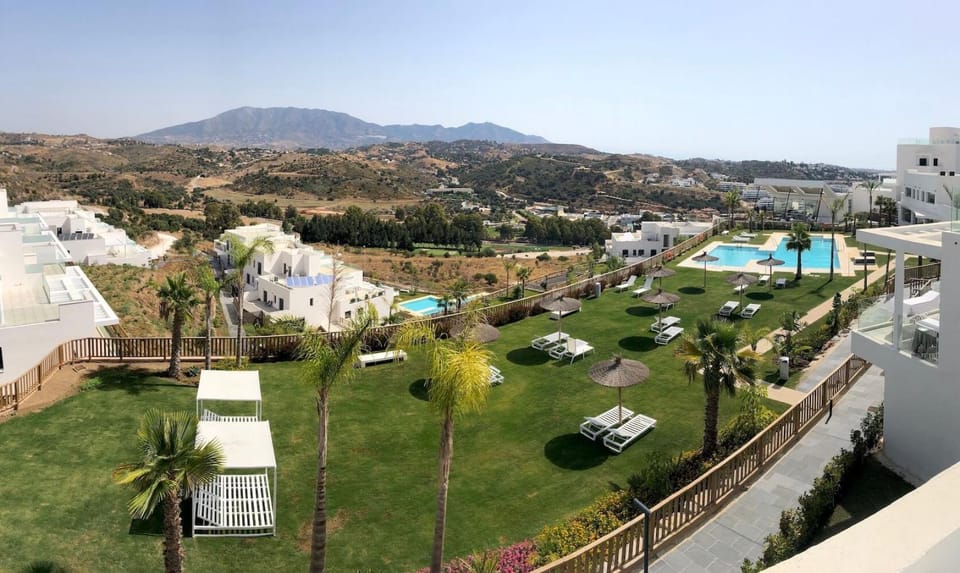 BBQ facilities, Garden, Lounge or bar, Swimming pool