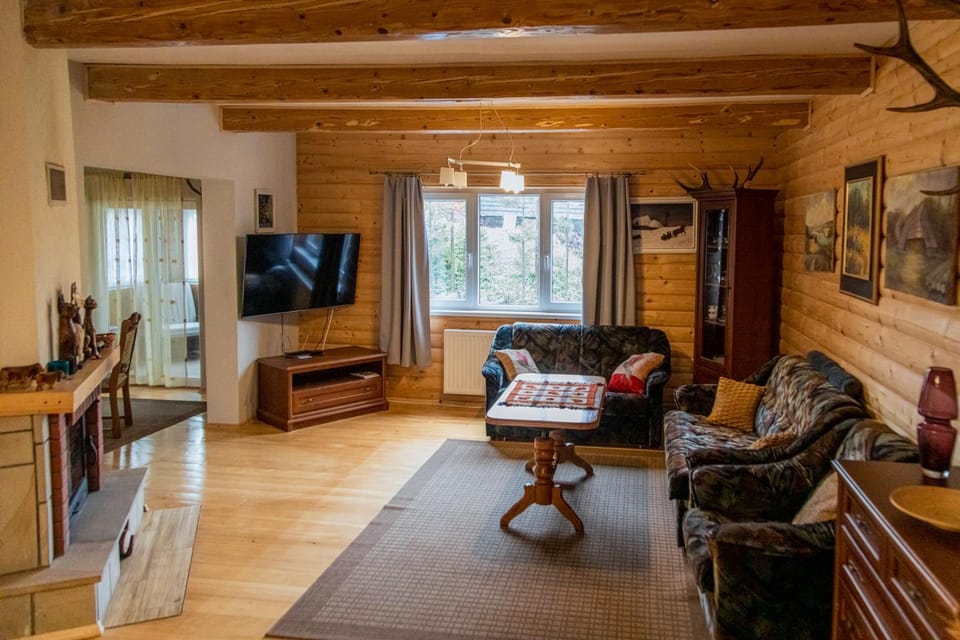 Communal lounge/ TV room, TV and multimedia, Living room, Seating area, Evening entertainment