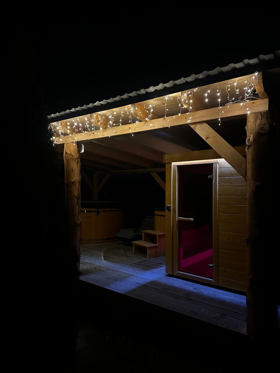 SZAŁAS CHALET PRZY POTOKU Gospodarstwo Agroturystyczne Baciary Chalet in Lesser Poland Voivodeship
