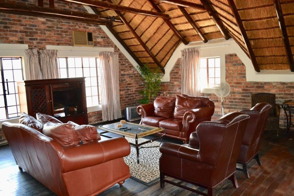 Communal lounge/ TV room, Living room, Seating area