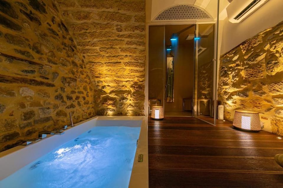 Hot Tub, Steam room