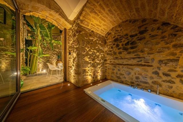 Hot Tub, Steam room