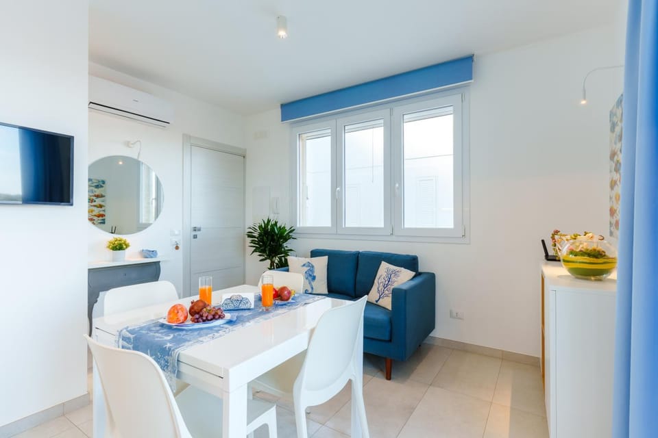 Virgilio hosting Casa Nuovissima Vista Mare Apartment in Apulia