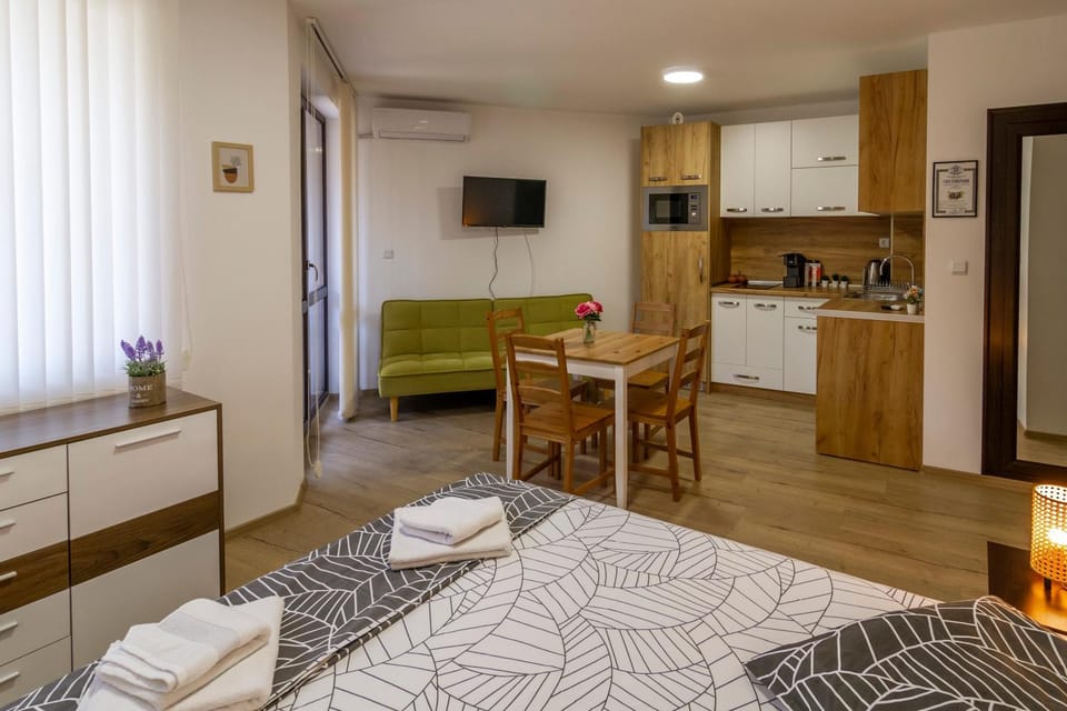 Kitchen or kitchenette, Living room, Bedroom