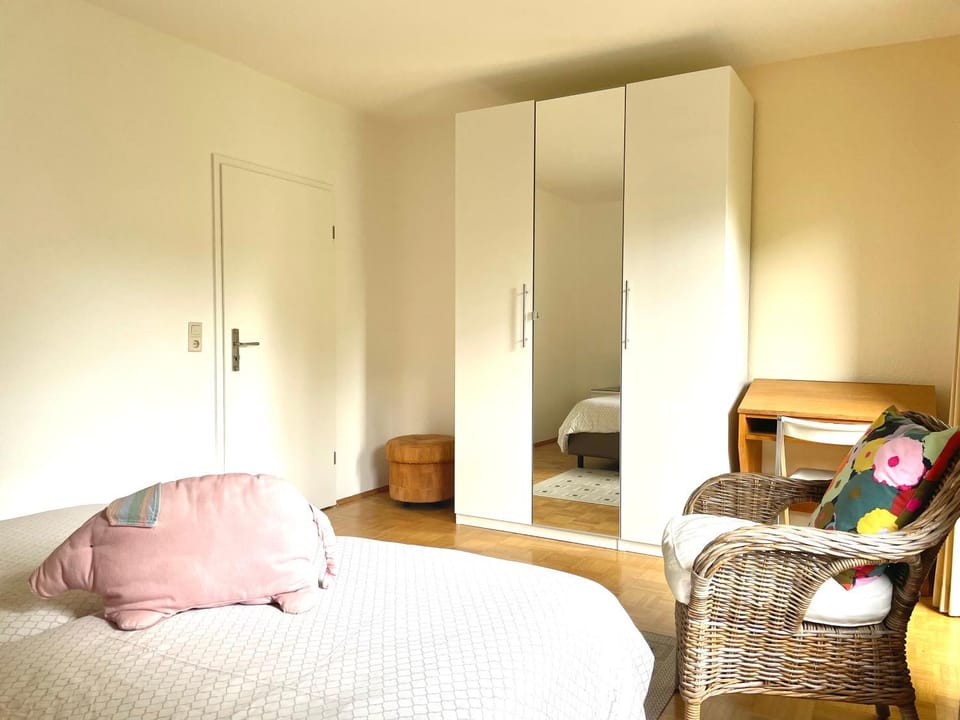 Bed, Photo of the whole room, wardrobe