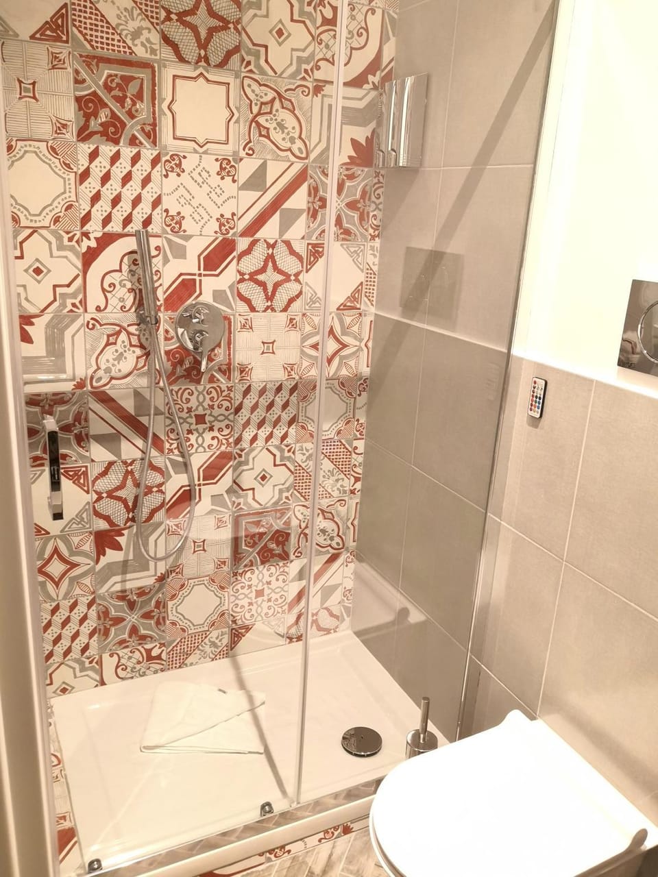 Shower, Toilet