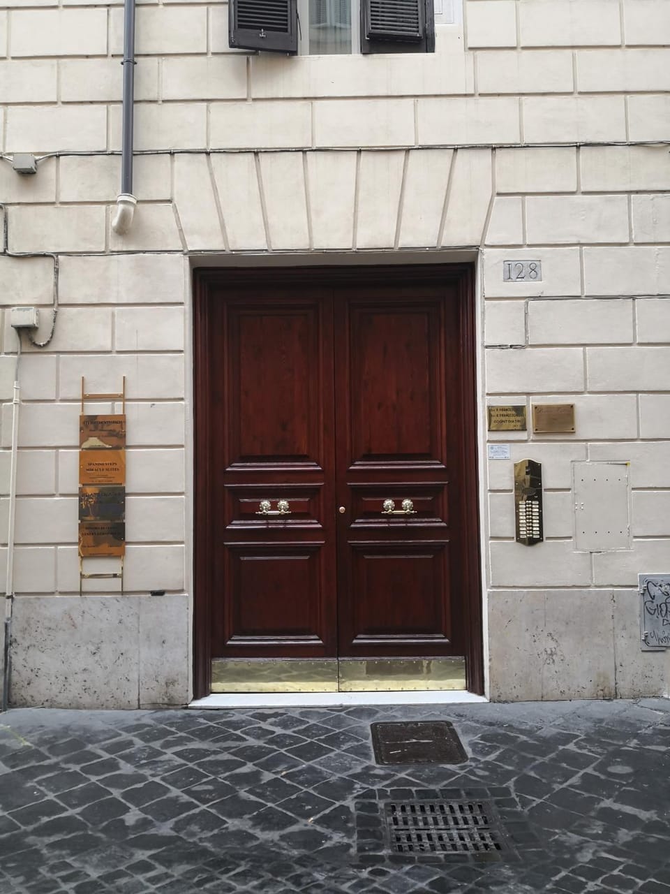 Facade/entrance
