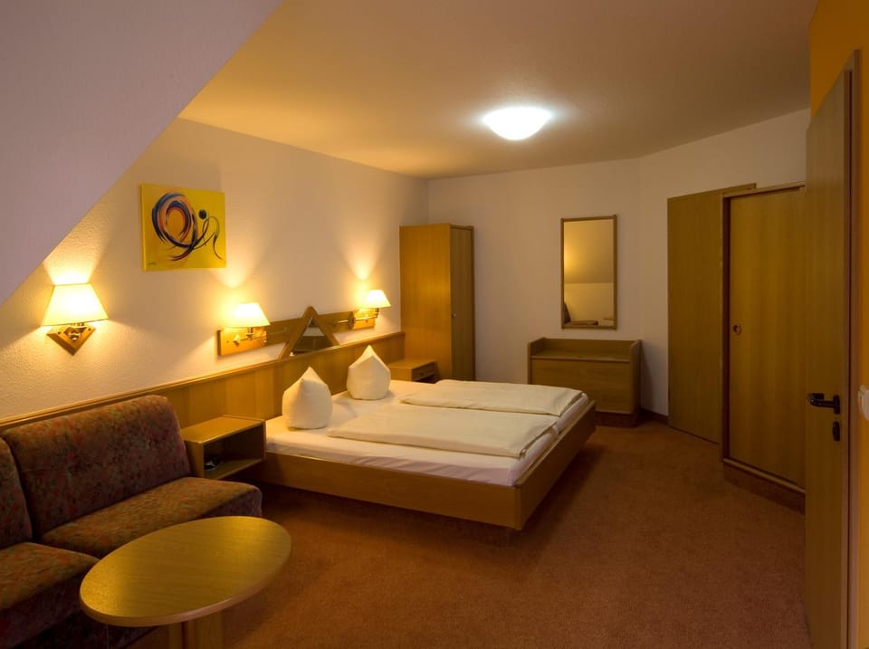 Bed, Seating area