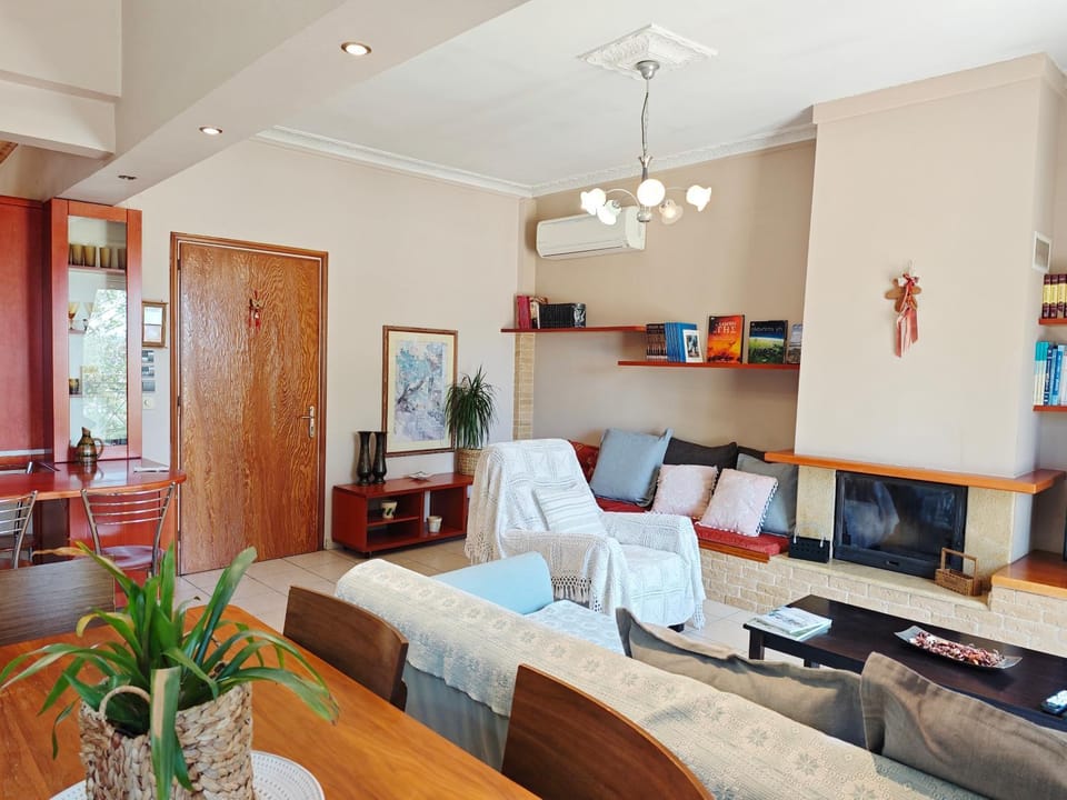 Living room, Seating area, fireplace