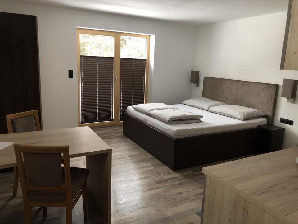 Dining area, Bedroom, kitchen