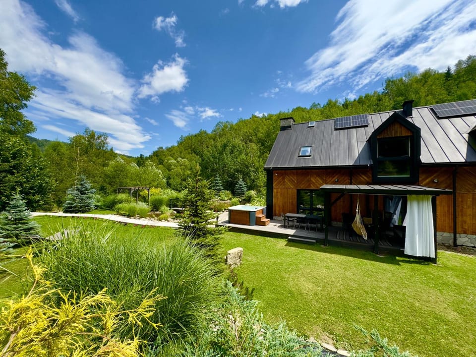 Property building, Garden, Hot Tub, Garden view
